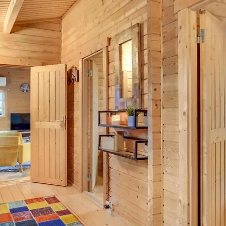 Casa vacanze Cozy In With Kitchen